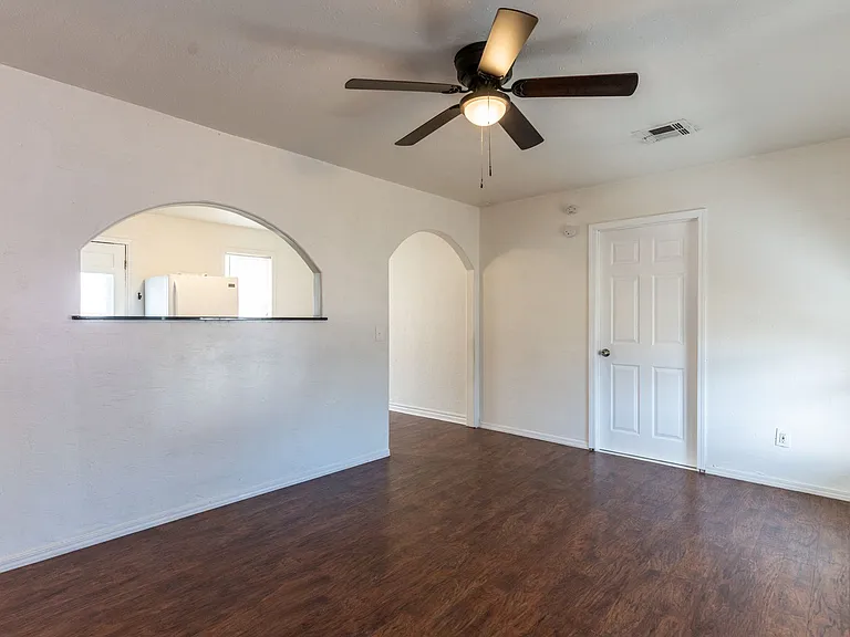 1621 Thompson Dr — Photo 5