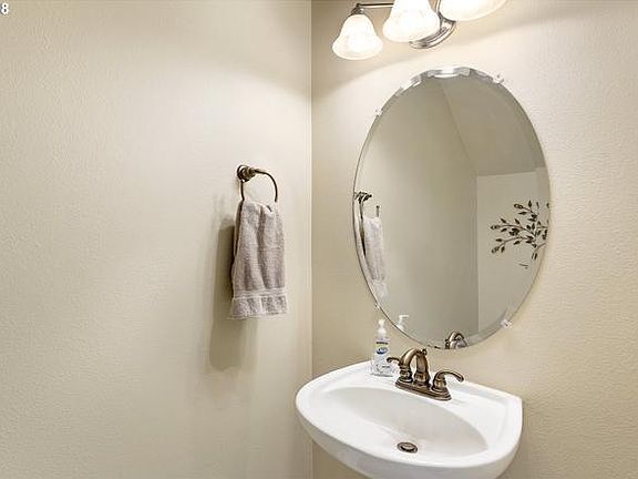 4th image of 5628 NE Caddis Dr #1