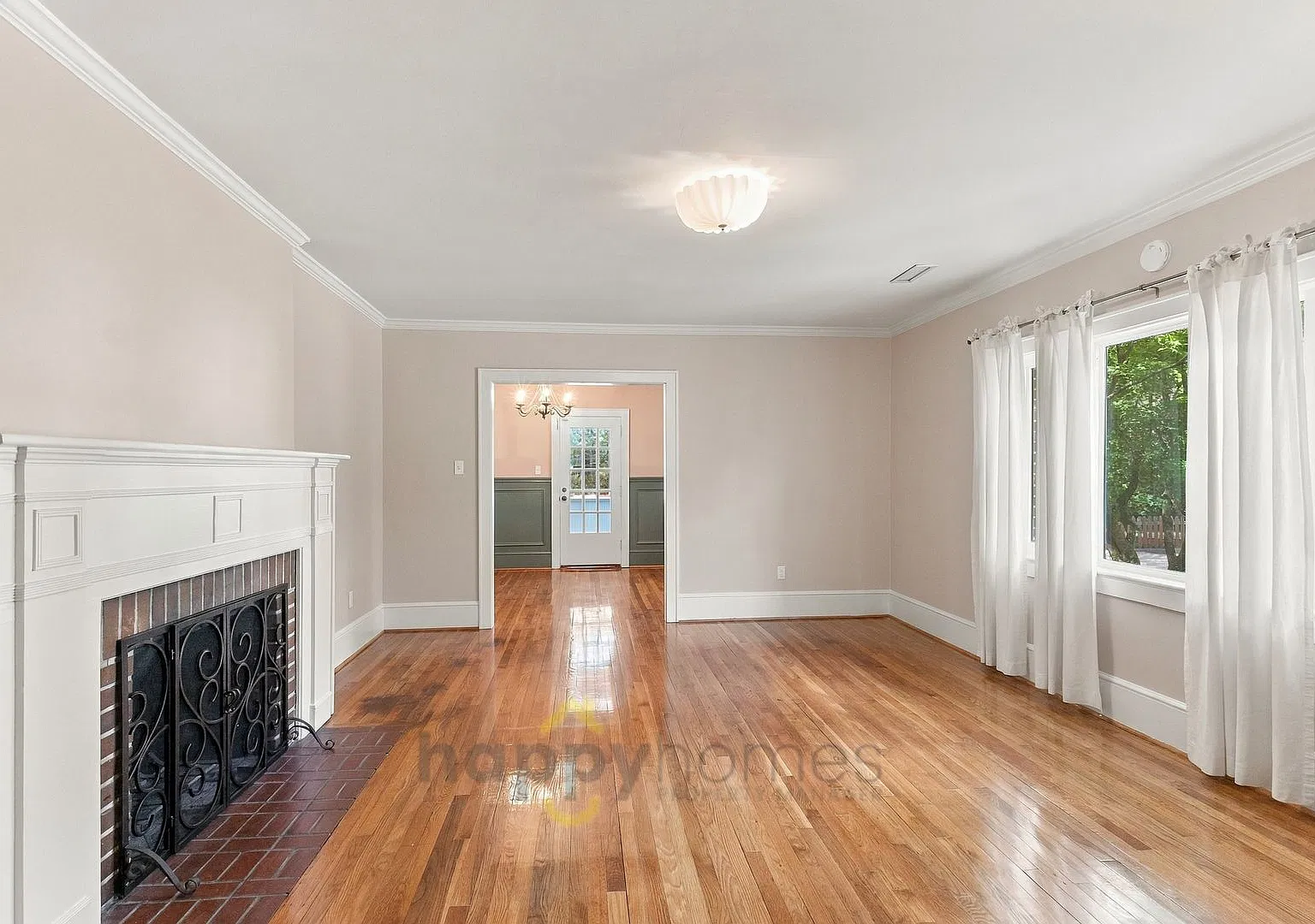 3 Bedroom 2 Bathroom in Summerville — Photo 4