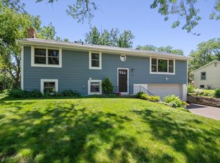 362 Maple Lane Ct, Roseville, MN 55113