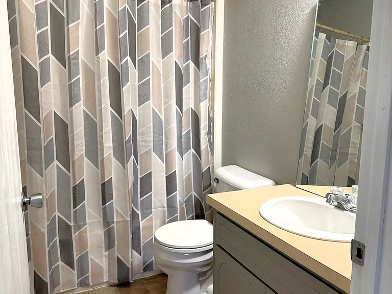 880 E 6th St #2 — Photo 10