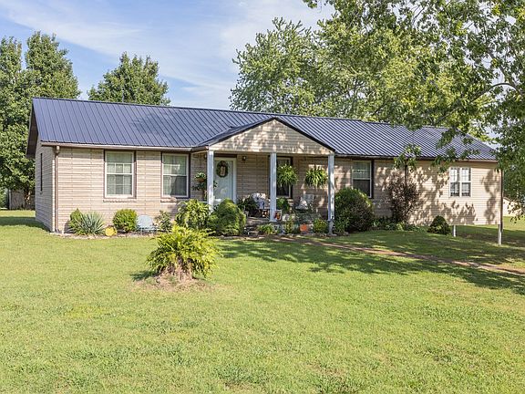 5th image of 523 Pine Cir