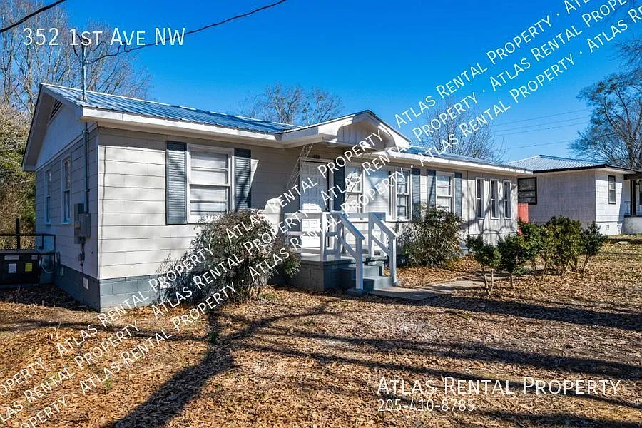 352 1st Ave NW- pet friendly 3BR + Bonus Room! — Photo 3