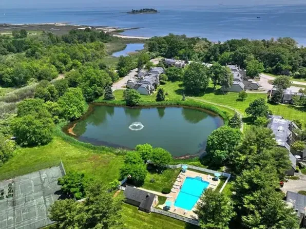 85 Viscount Dr Unit B26, Milford, CT 06460