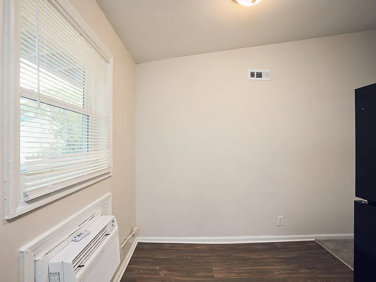 Lenox Apartments — Photo 16