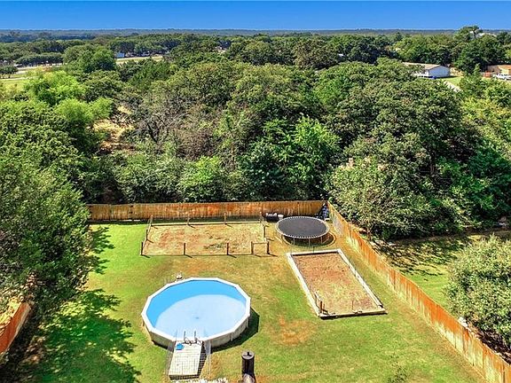 4th image of 1100 Little Creek Dr