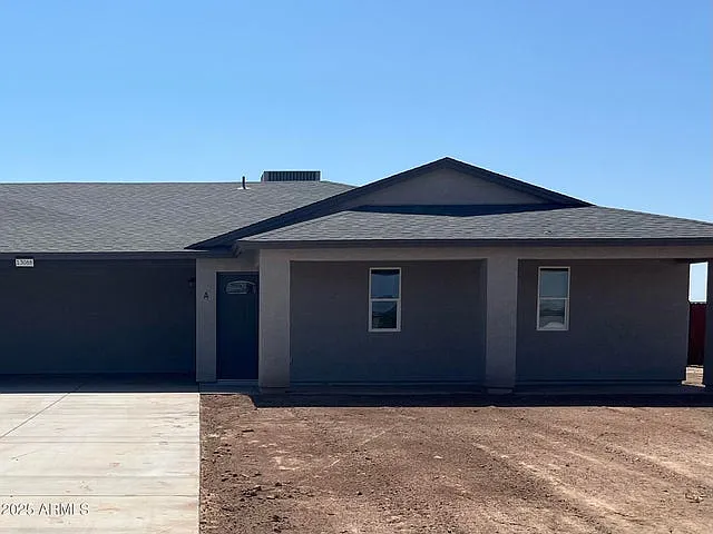 3 bed, 1.5 bath, 1368 sqft, $1,400 — Photo 1