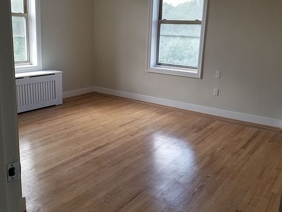 5th image of 3900 Greystone Ave APT 52A
