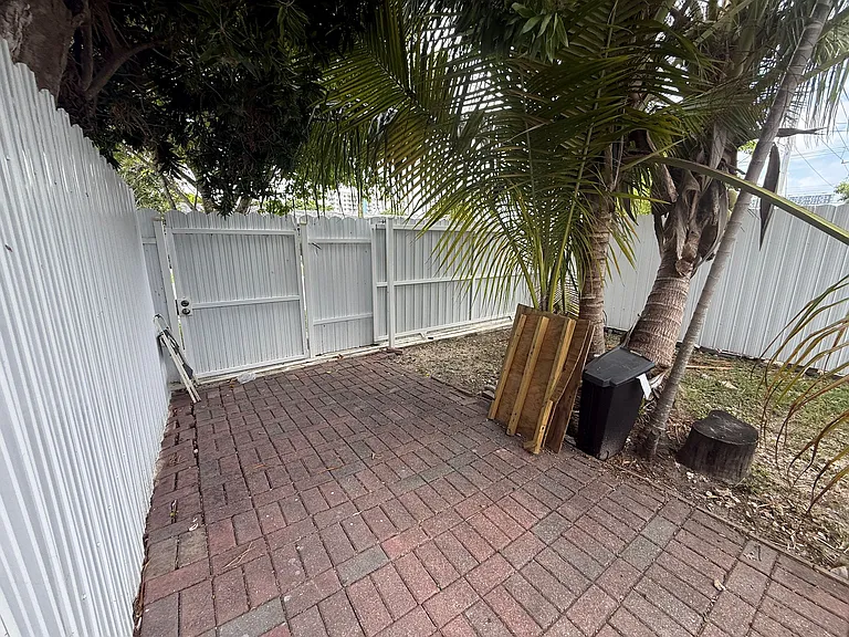 2900 SW 23rd St #2 — Photo 11