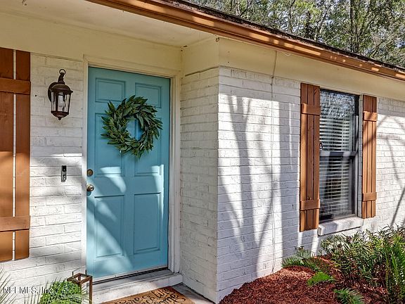 5th image of 174 EVERGREEN Lane