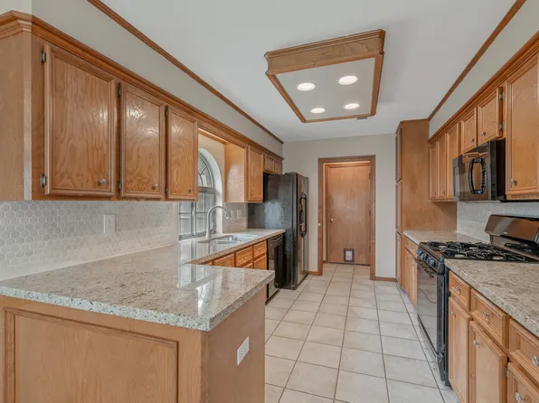 713 Broadmoor Dr, Bryan, TX 77802