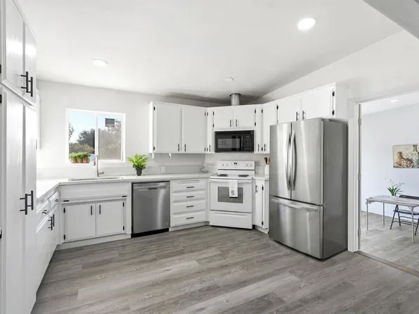 1057 Metcalf St, Escondido, CA 92026