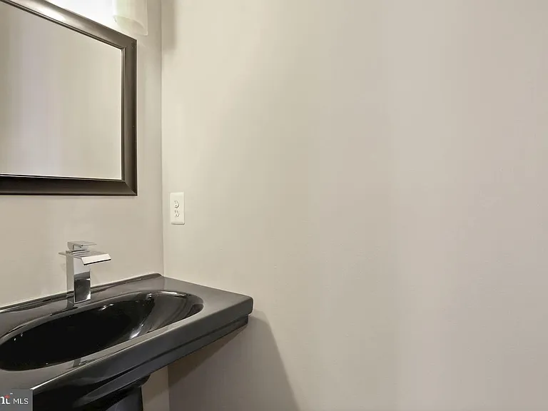 224 R St NE #2 — Photo 14