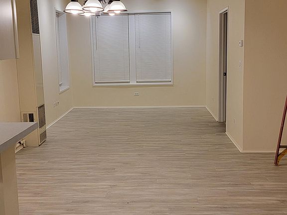 5th image of 1225 W Grand Ave