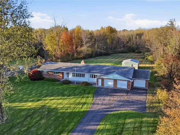 1579 Hennessey Rd, Ontario, NY 14519