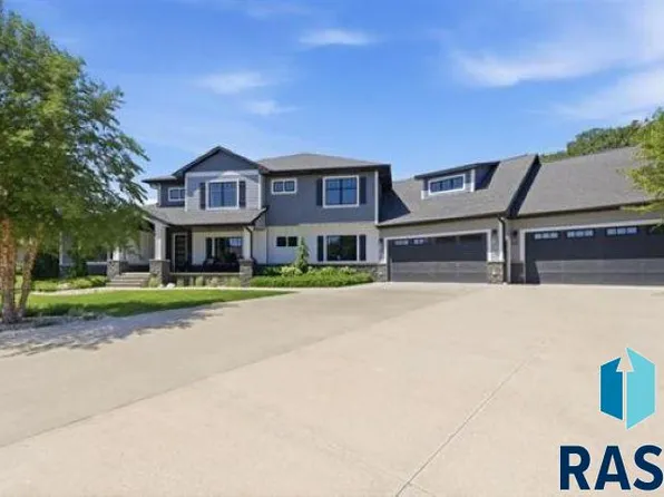 101 Quarry Pines Dr, Yankton, SD 57078