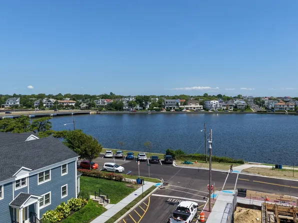 202 Deal Lake Dr #U-301, Asbury Park, NJ 07712