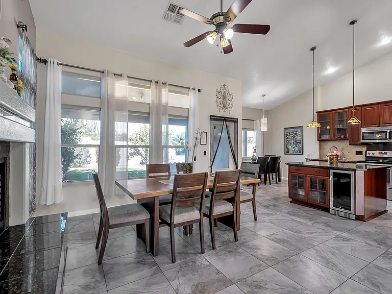 2072 W Harrison St — Photo 5