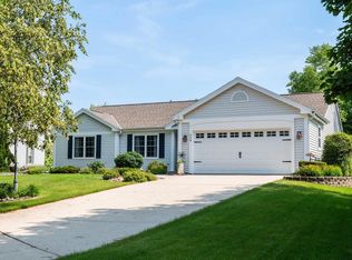 779 Holly Patch Ct, Pewaukee, WI 53072