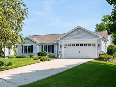 779 Holly Patch COURT, Pewaukee, WI, 53072