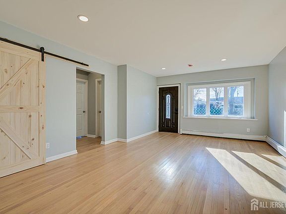4th image of 34 Tillman St