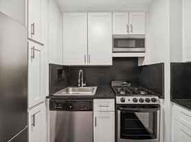 320 E 23rd St
