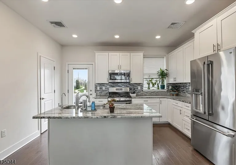 309 Saratoga Ct — Photo 10