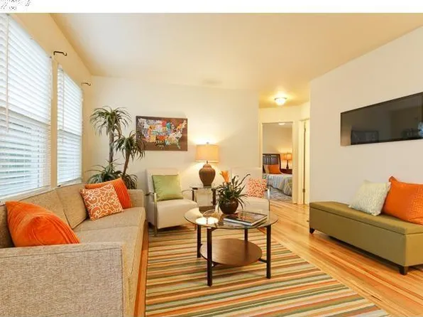 9125 SE Hawthorne Blvd, Portland, OR 97216