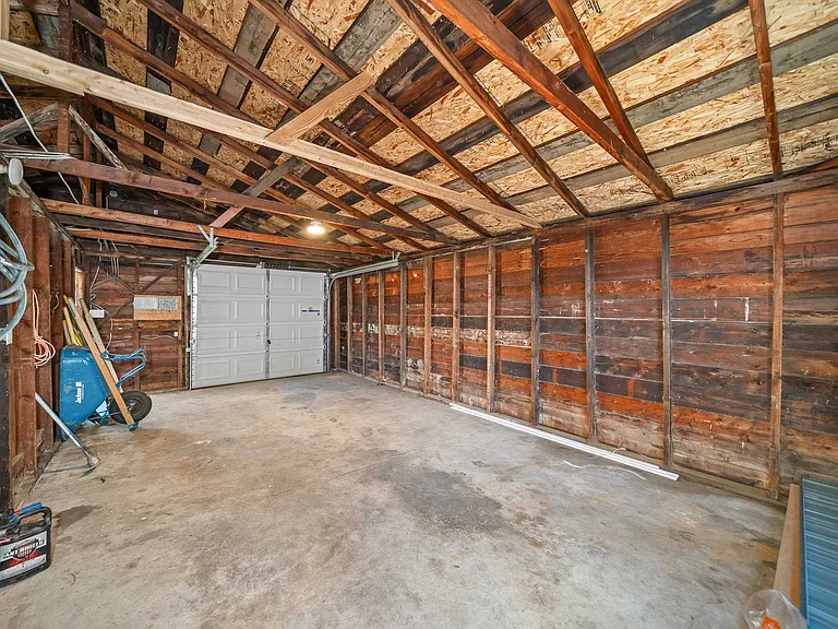 2217 E Longfellow Ave — Photo 19