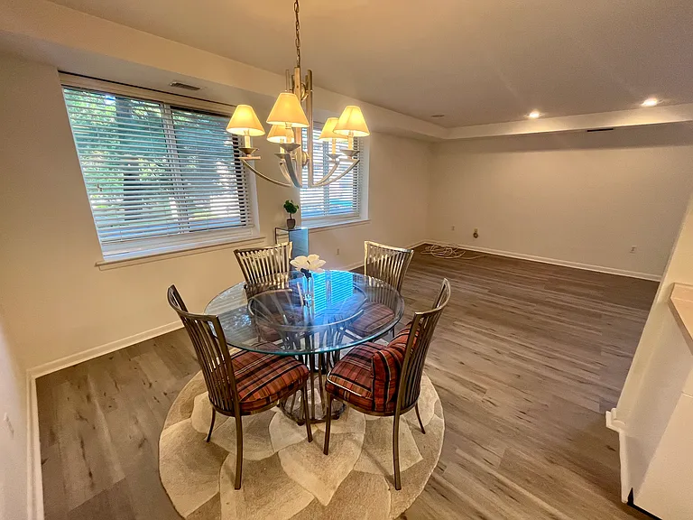1637 Oakwood Dr #S113 — Photo 9
