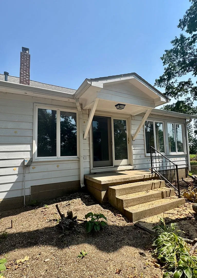 Beautifully Renovated Country Home on 2 Acres Just Outside West Lafayette! — Photo 2