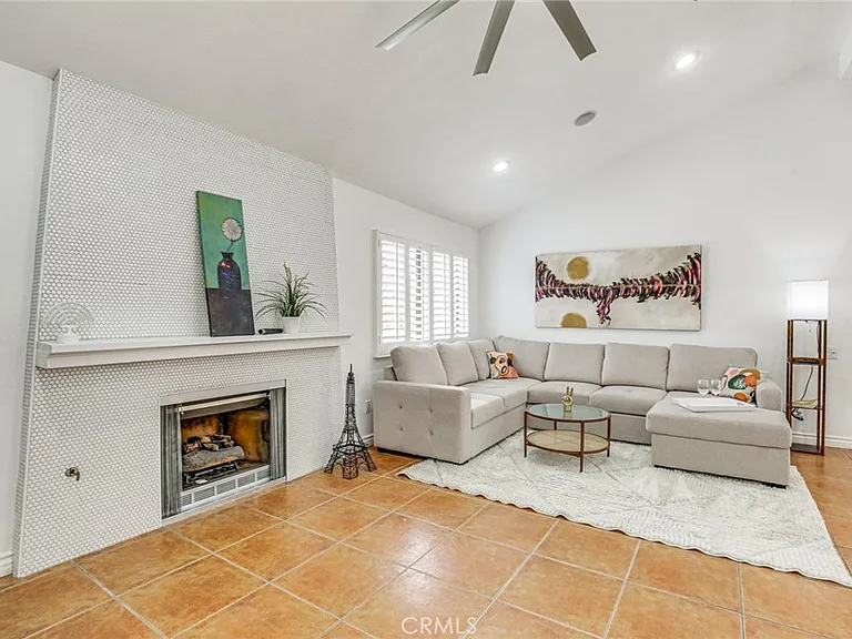 1123 E El Cid — Photo 6
