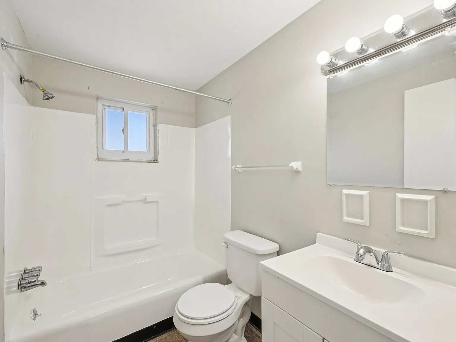 Worthington Court II — Photo 4