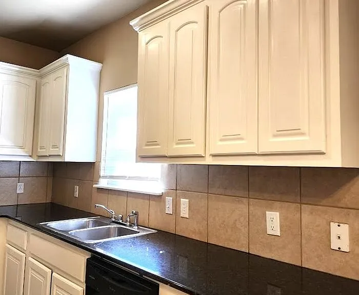 13705 Oxford Dr — Photo 19