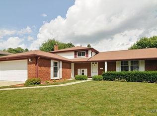 2011 N Elizabeth Dr, Arlington Heights, IL 60004