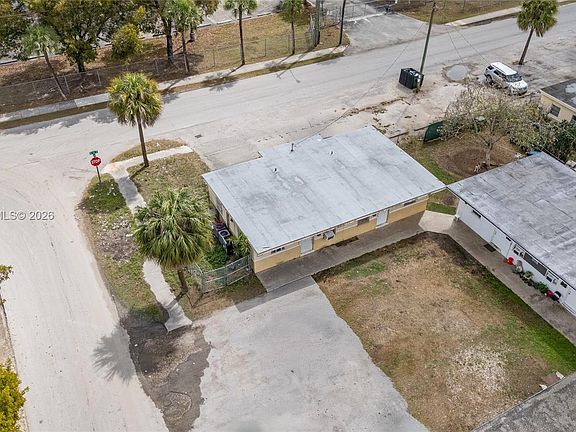 4th image of 1101 SW 2nd St