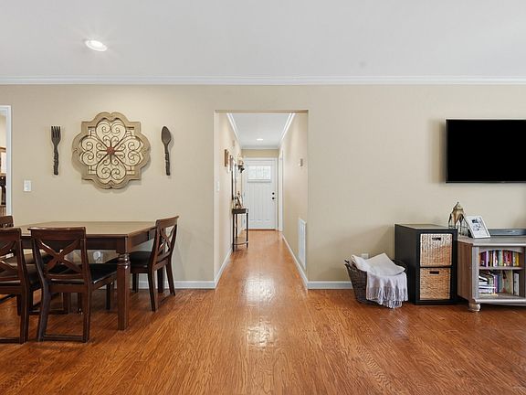 5th image of 1676 Southern Heights Cir SE