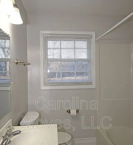16 Ashwood Ave — Photo 14