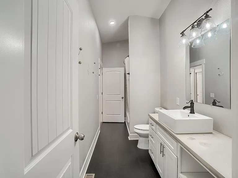 417 N West St — Photo 14