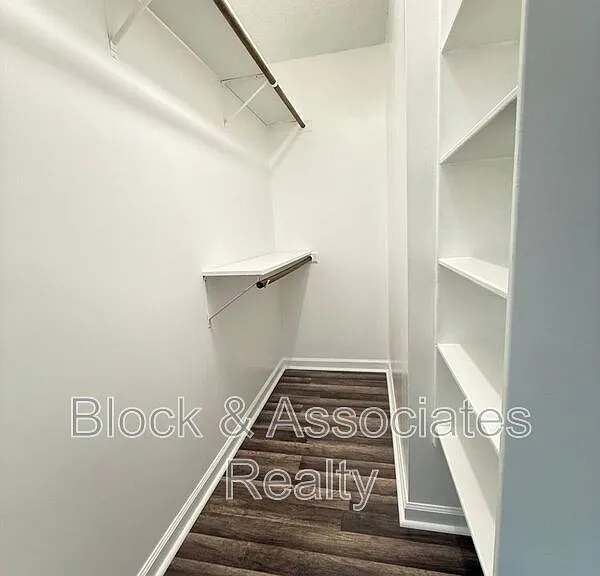 401 Holly Berry Ln — Photo 19
