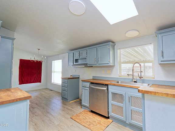 4th image of 49594 Emerald Ave