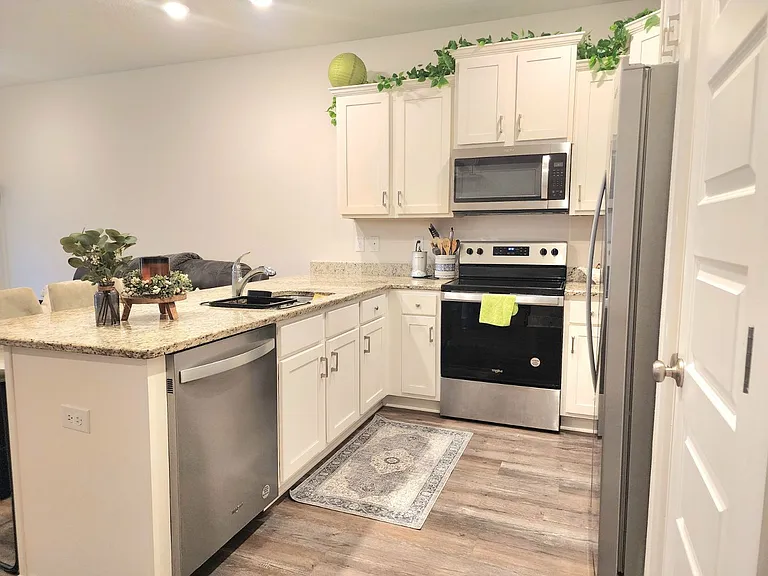 1512 Iroquois Ct — Photo 2