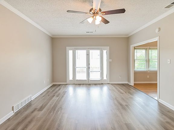 3rd image of 4463 Whispering Bend Dr
