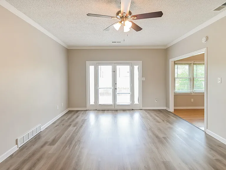 4463 Whispering Bend Dr — Photo 3