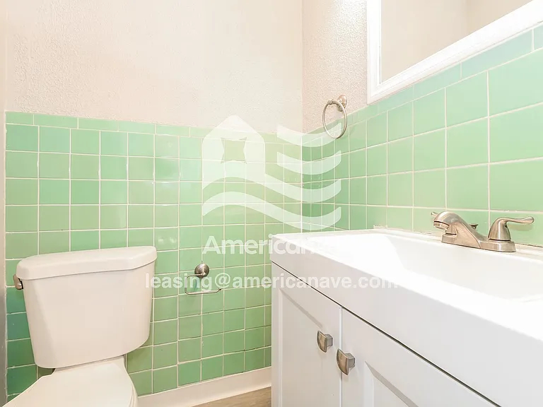 927916_010_wm_-_main_bathroom_13376055.jpg