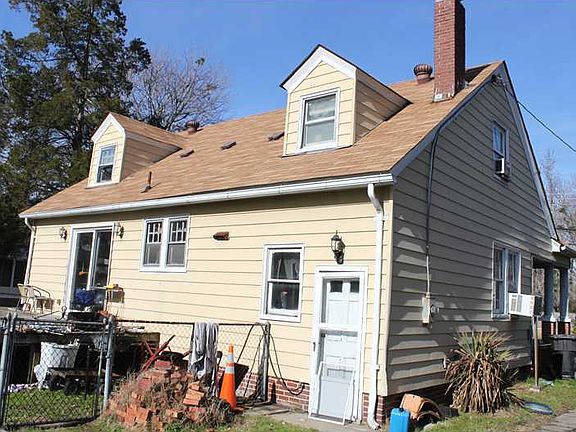 3rd image of 2209 Greenwood Dr