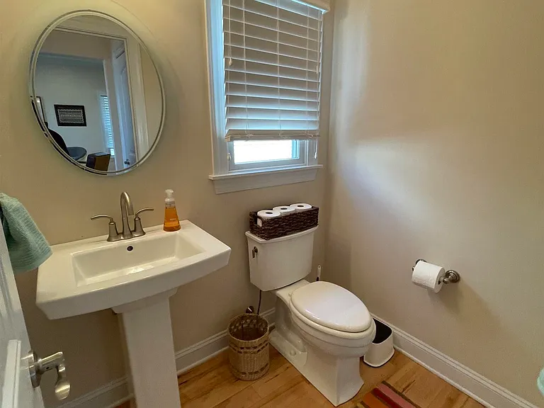 107 N Douglas Ave — Photo 19