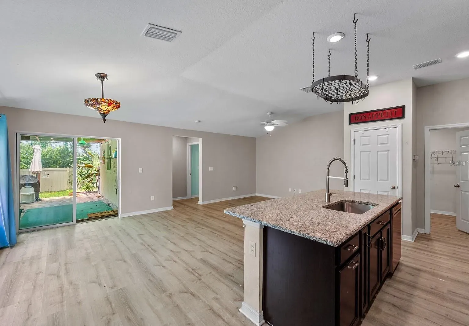 4 bed, 1630 sqft, $2,700 — Photo 3