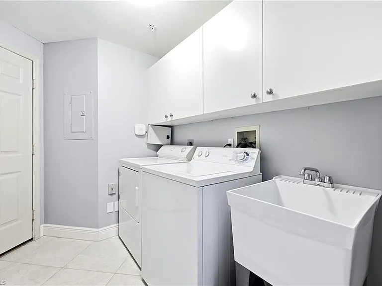 300 L Ambiance Cir #102 — Photo 27