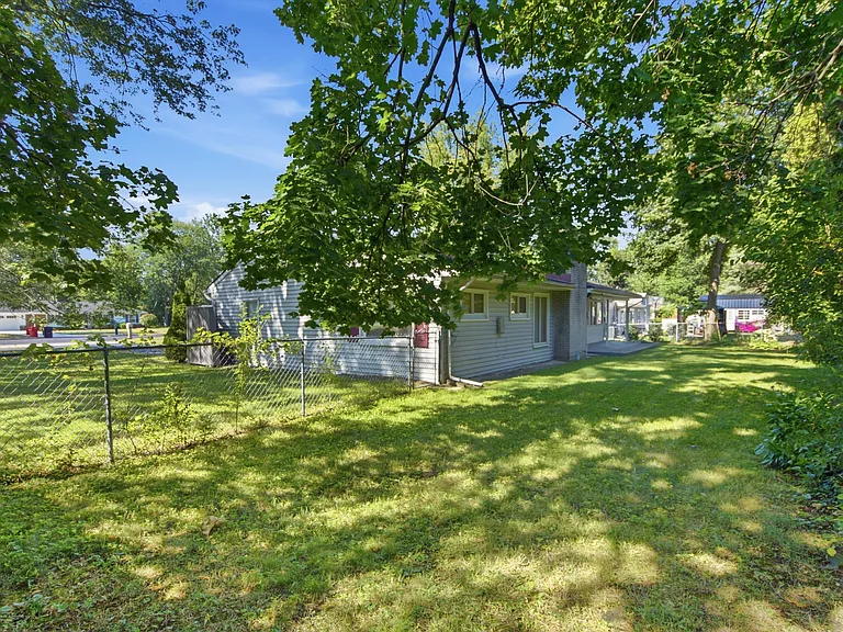 16148 W Thirteen Mile Rd — Photo 4